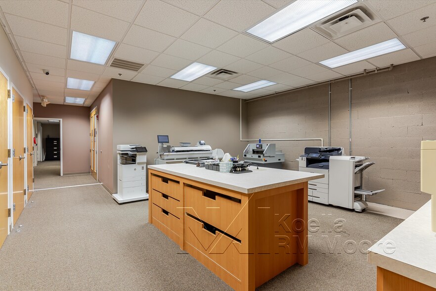 More Photos Of 17 Market Sq, Knoxville Storefront Retail Office For Sale