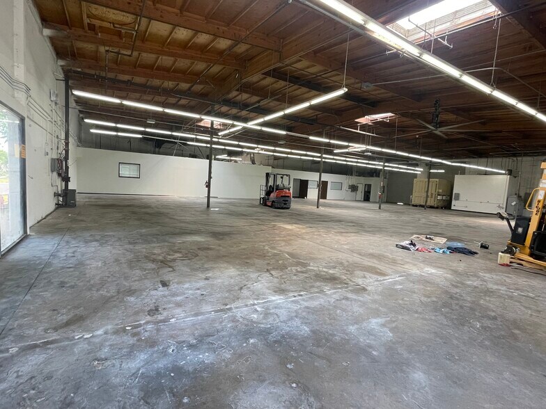 More Photos Of 182 Business Center Dr, Corona Warehouse For Lease
