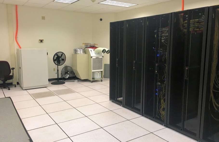 More Photos Of 4550 Lena Dr, Mechanicsburg Office For Lease