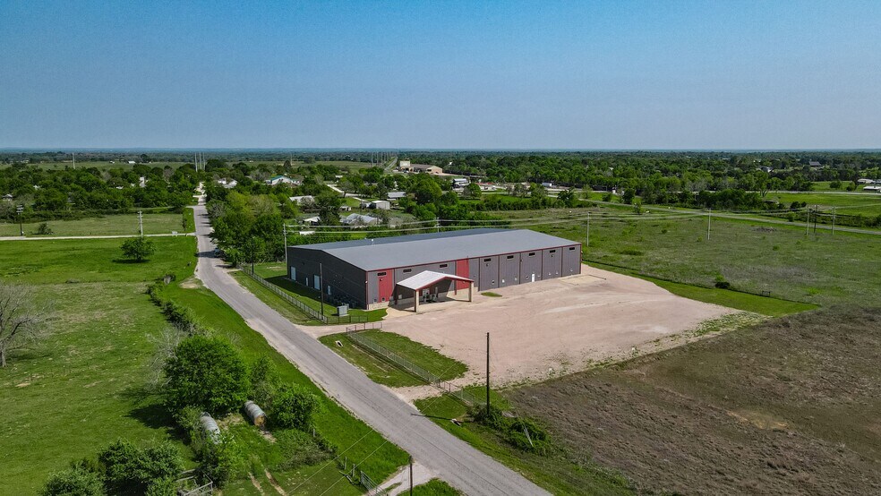 More Photos Of 21930 Kathy Fleming Rd, Navasota Warehouse For Lease