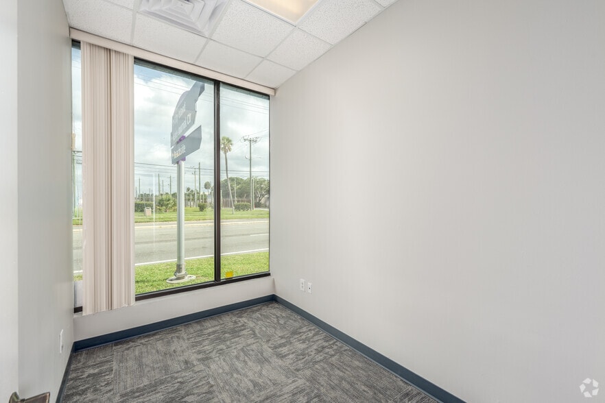 More Photos Of 401 W International Speedway Blvd, Daytona Beach Freestanding For Sale