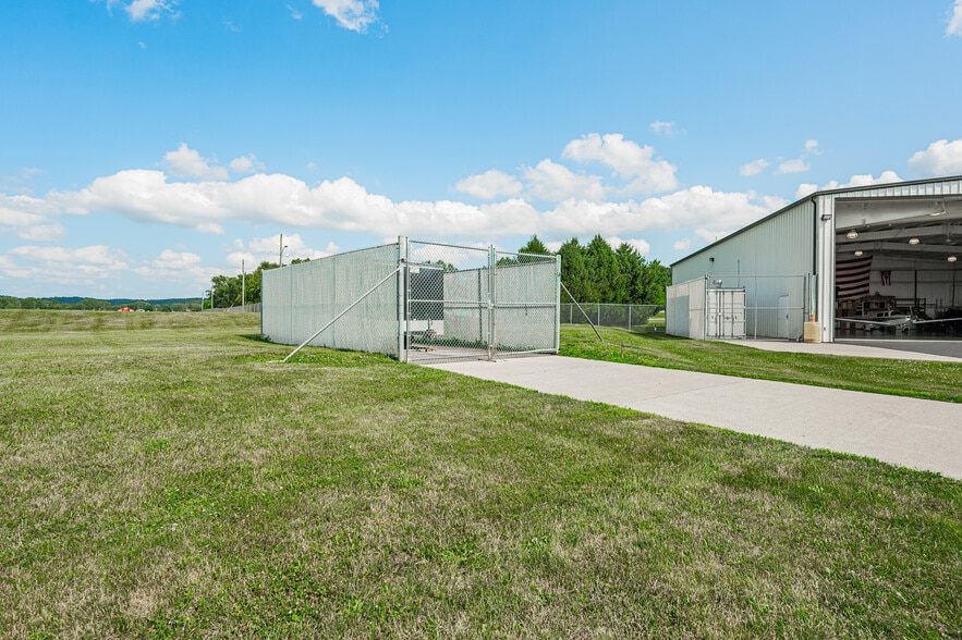 More Photos Of 300 Heath Rd, Heath Airplane Hangar For Sale