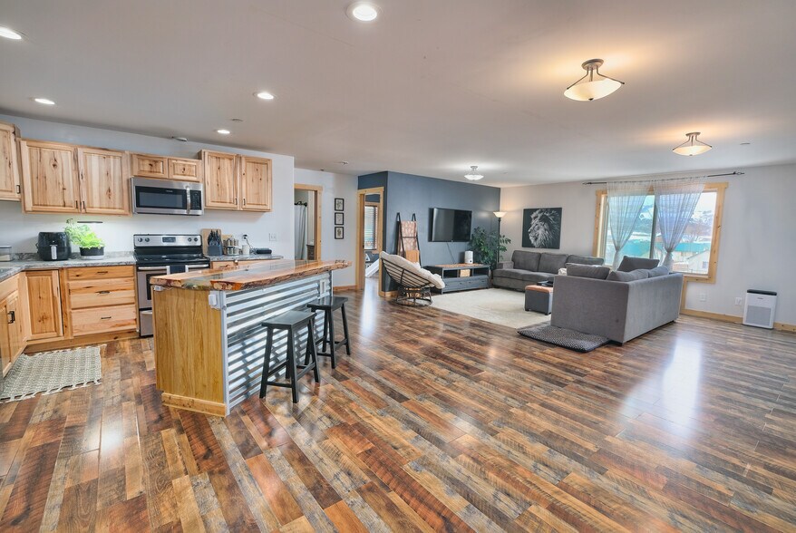 More Photos Of 23 Late September ln, Swan Valley Service For Sale