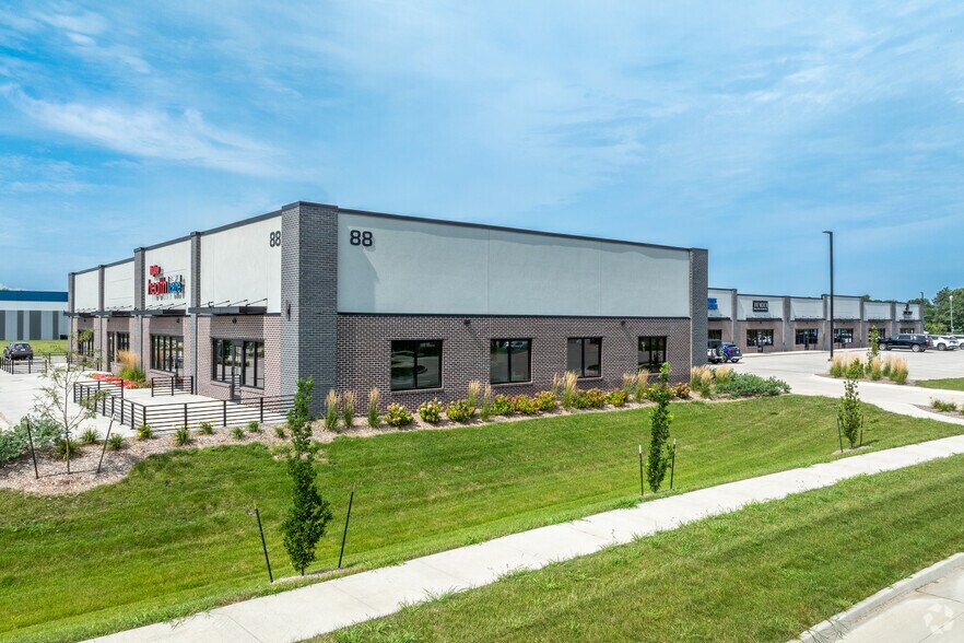 More Photos Of 88 Paine Cir SE, Bondurant Office For Lease