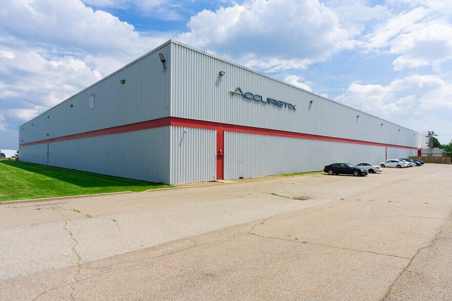 More Photos Of 109 Summerlea Rd, Brampton Manufacturing For Lease