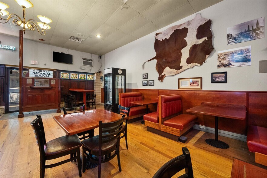 More Photos Of 107 S Beaton St, Corsicana Storefront For Sale