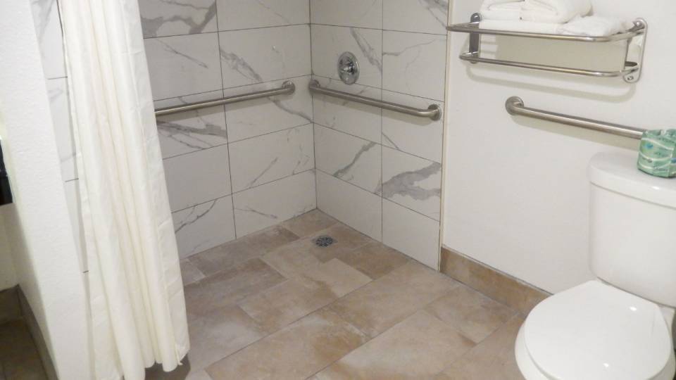 More Photos Of 6 N Sam Houston Pky E, Houston Hotel For Sale