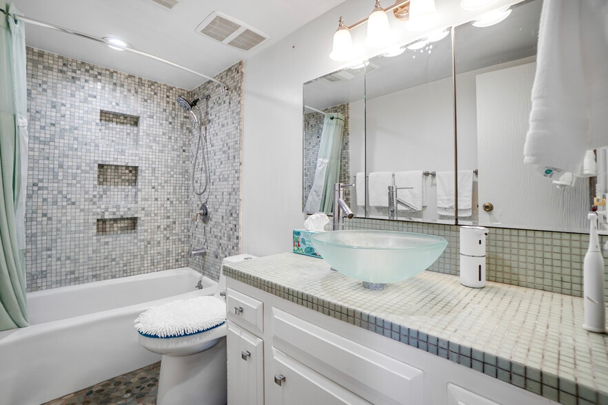 More Photos Of 11914 Beach Club Way, Malibu Multifamily For Sale