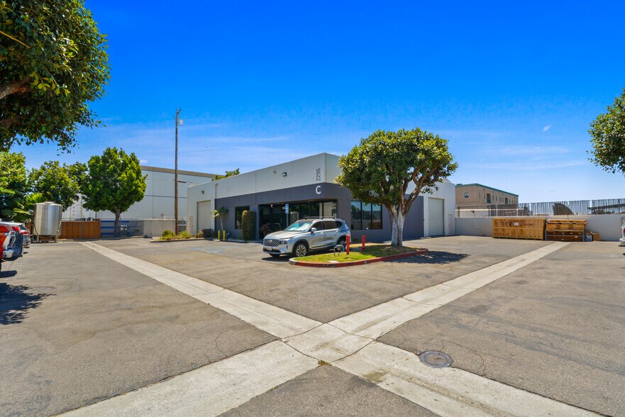 More Photos Of 2296 N Batavia St, Orange Warehouse For Sale