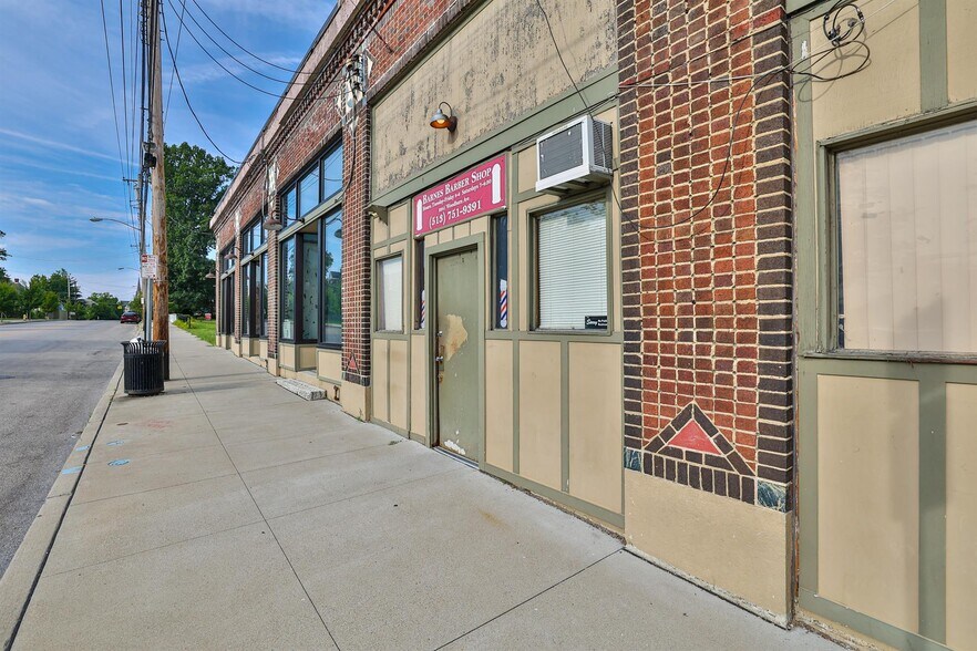 More Photos Of 3235-3245 Woodburn Ave, Cincinnati Storefront For Sale
