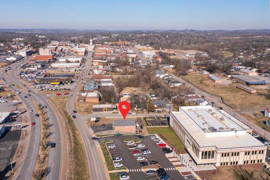 More Photos Of 1113 S Main St, Columbia Freestanding For Sale