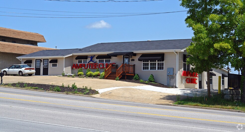 Primary Photo Of 7331 Shallowford Rd, Chattanooga General Retail For Sale