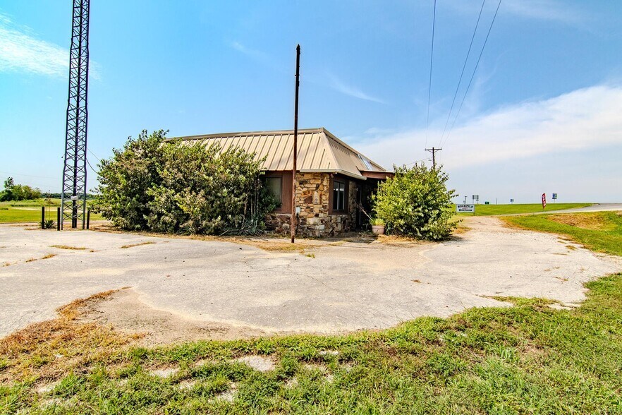 More Photos Of 18400 E B Hwy, Sheldon Flex For Sale