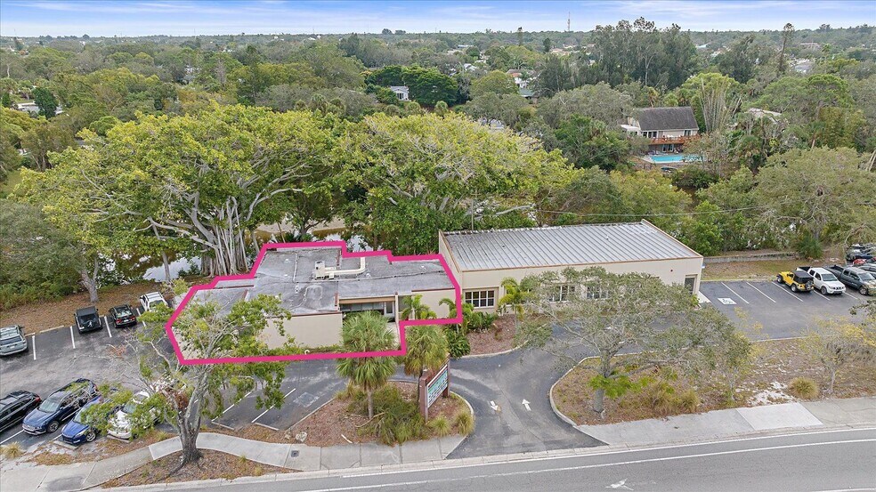 More Photos Of 3205 Southgate Cir, Sarasota Office For Sale