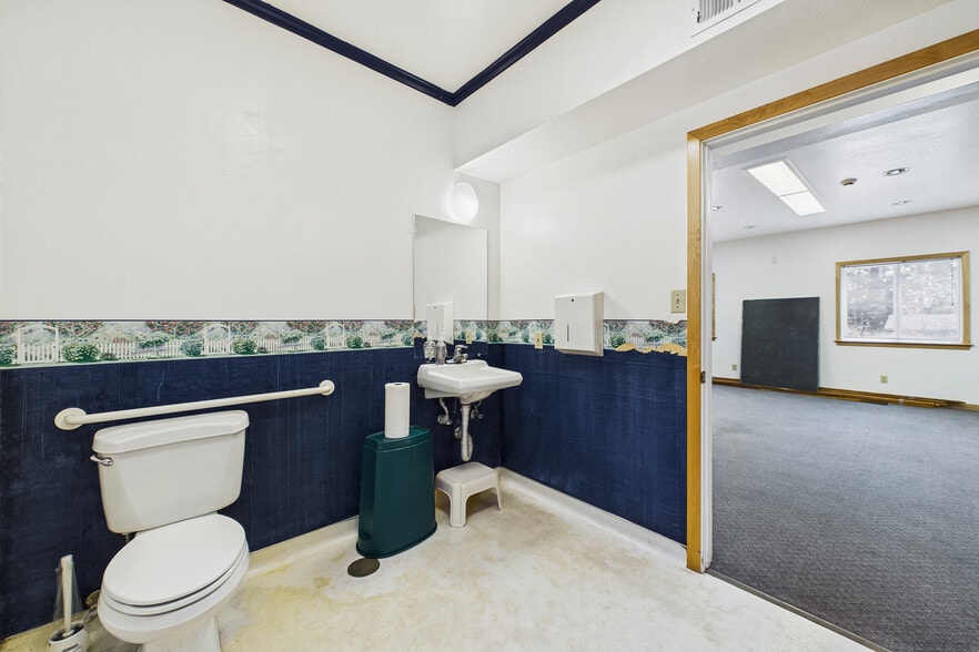 More Photos Of 555 Bayside Rd, Arcata Religious Facility For Sale