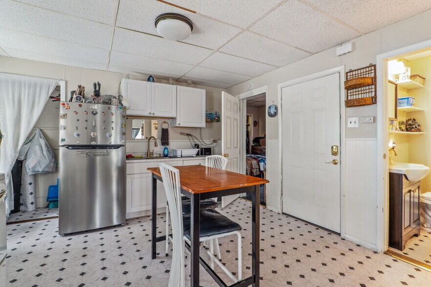 More Photos Of 462-470 2nd Ave, Troy Storefront Retail Residential For Sale