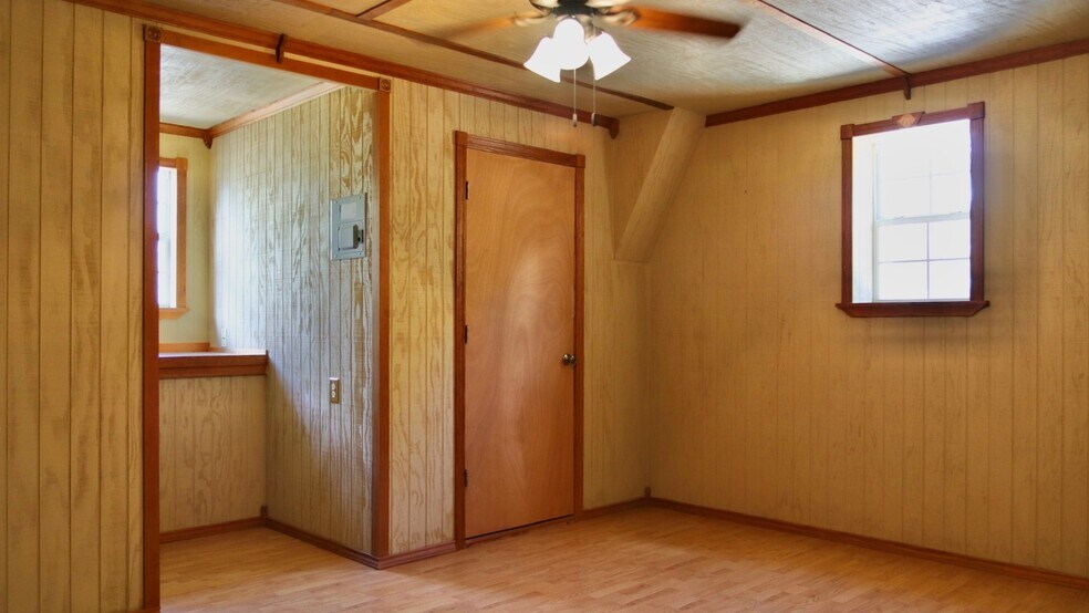 More Photos Of 645 NW 564 loop, Mineola Auto Repair For Sale