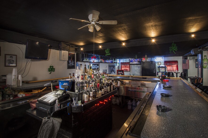 More Photos Of 5402 W US Highway 92, Plant City Bar For Sale