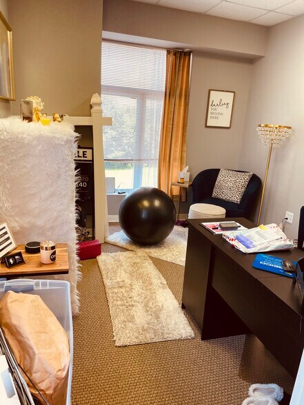 More Photos Of 249 Williamson Rd, Mooresville Medical For Lease