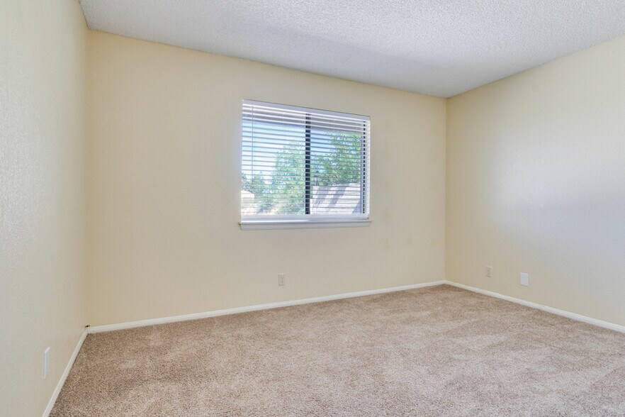 More Photos Of 19087 Allegheny Rd, Apple Valley Apartments For Sale