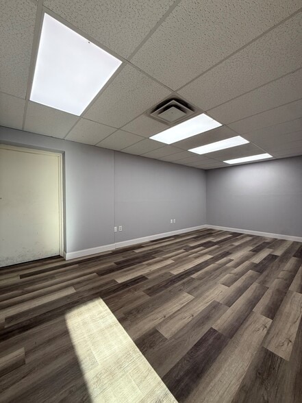 More Photos Of 35 Carlough Rd, Bohemia Warehouse For Lease