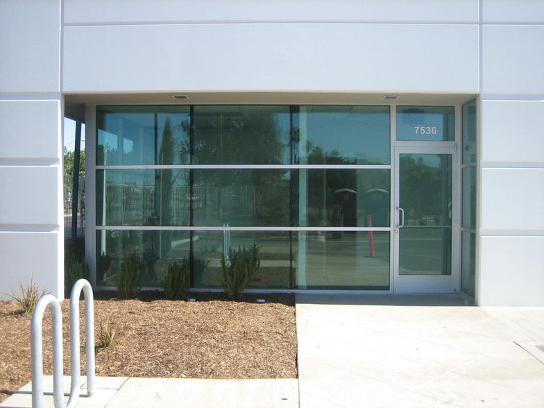 More Photos Of 7500-7536 Tyrone Ave, Van Nuys Service For Sale