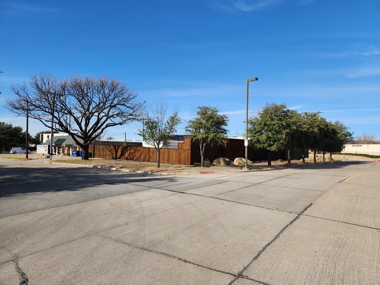 Primary Photo Of 2505 Pecan St, Carrollton Showroom For Sale