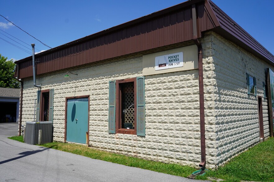 More Photos Of 1817 Jh Obryan Ave, Grand Rivers Storefront Retail Residential For Sale