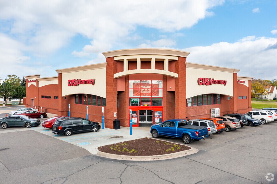 Primary Photo Of 2400 Fort St, Lincoln Park Drugstore For Lease
