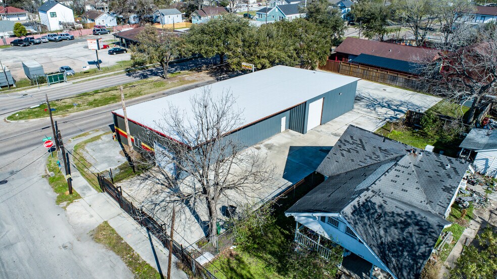 More Photos Of 4701 Sherman St, Houston Auto Repair For Sale