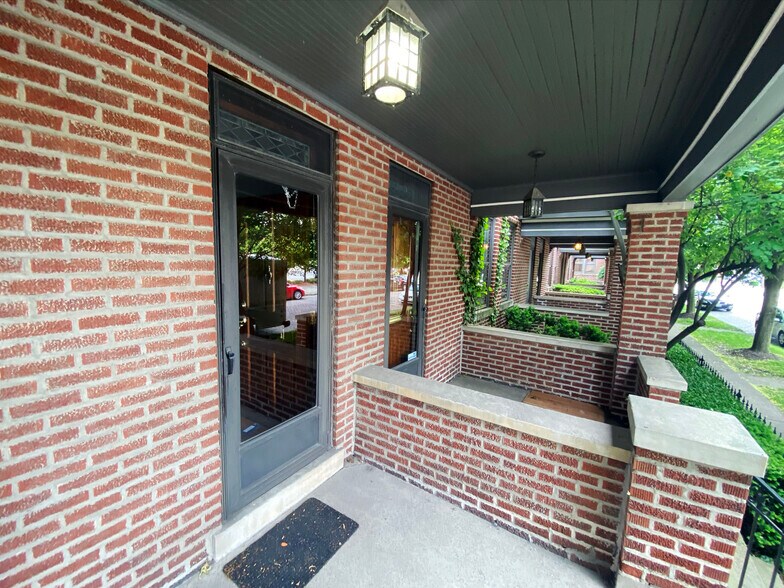 More Photos Of 19 E Kossuth St, Columbus Office Residential For Sale