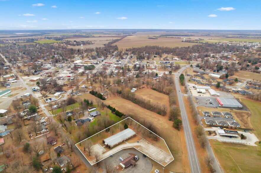 More Photos Of 718 N Martin St, East Prairie Office For Sale