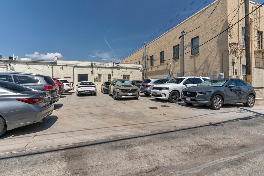 More Photos Of 6801 Snider Plz, Dallas Unknown For Lease