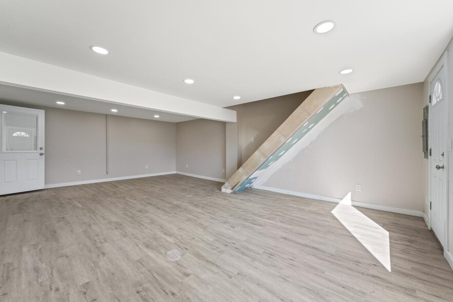 More Photos Of 178 Columbia Tpke, Rensselaer Auto Repair For Sale