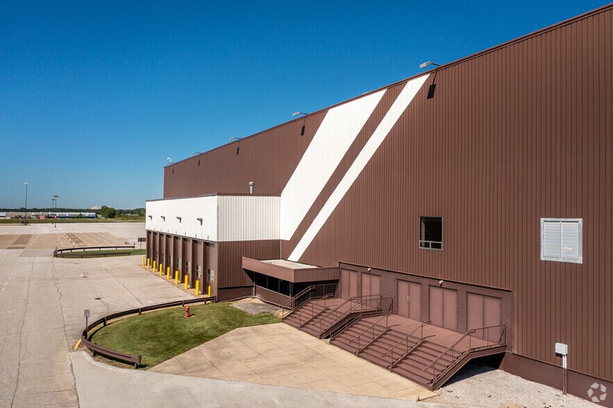 More Photos Of 6200 Riverside Dr, Cleveland Warehouse For Lease