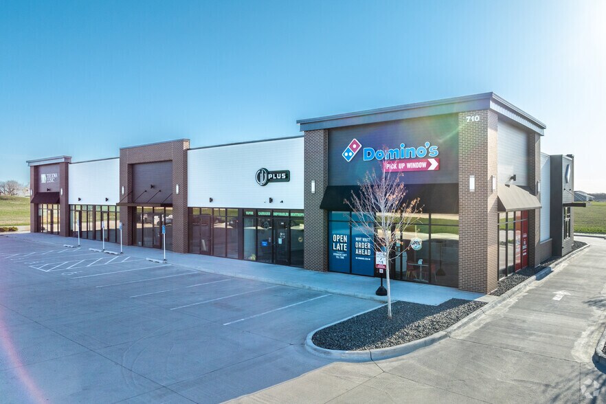 More Photos Of 710 Common Pl, Adel General Retail For Lease