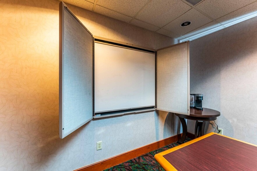 More Photos Of 9880 N Scottsdale Rd, Scottsdale Hospitality For Lease