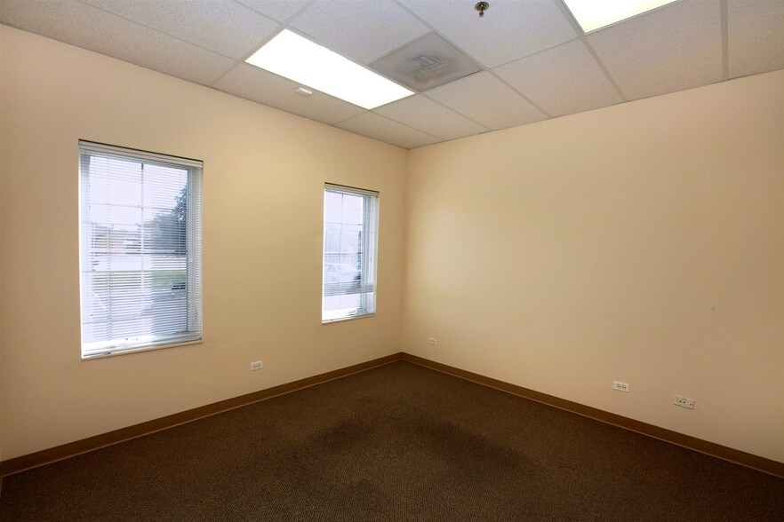 More Photos Of 5445 Grand Ave, Gurnee Medical For Sale