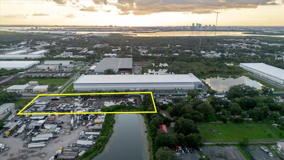 More Photos Of 5404 24th Ave S, Tampa Auto Salvage Facility For Sale