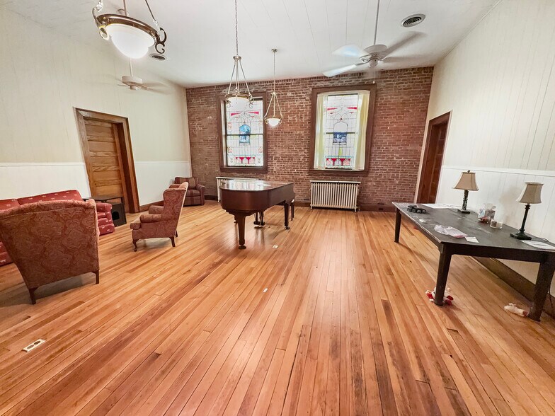 More Photos Of 537 S Maple St, French Lick Religious Facility For Sale