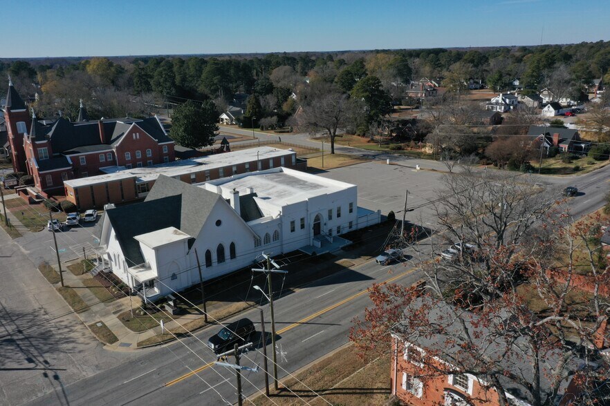 More Photos Of 401 W Cumberland St, Dunn Funeral Home For Sale