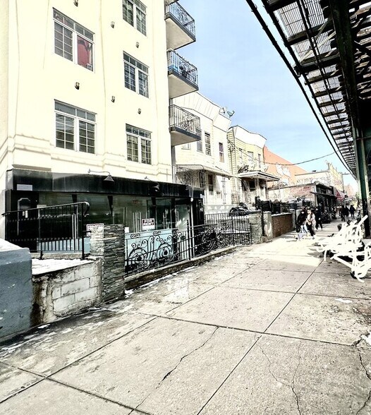 More Photos Of 104-65 Roosevelt Ave, Flushing Apartments For Lease