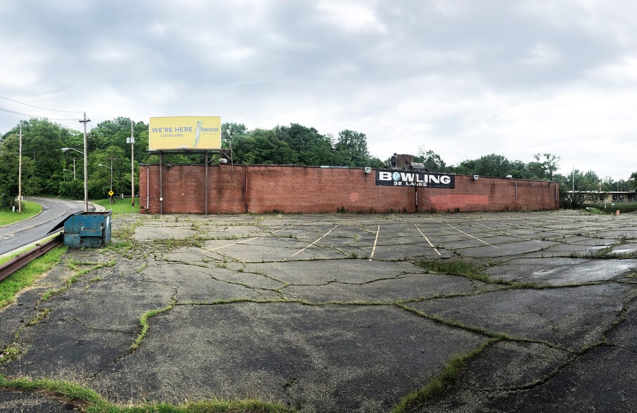 Primary Photo Of 18310 Euclid Ave, Cleveland Bowling Alley For Sale
