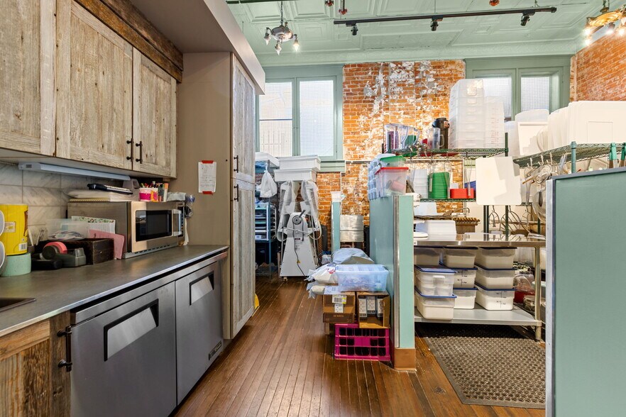 More Photos Of 321 Main St, Longmont General Retail For Sale