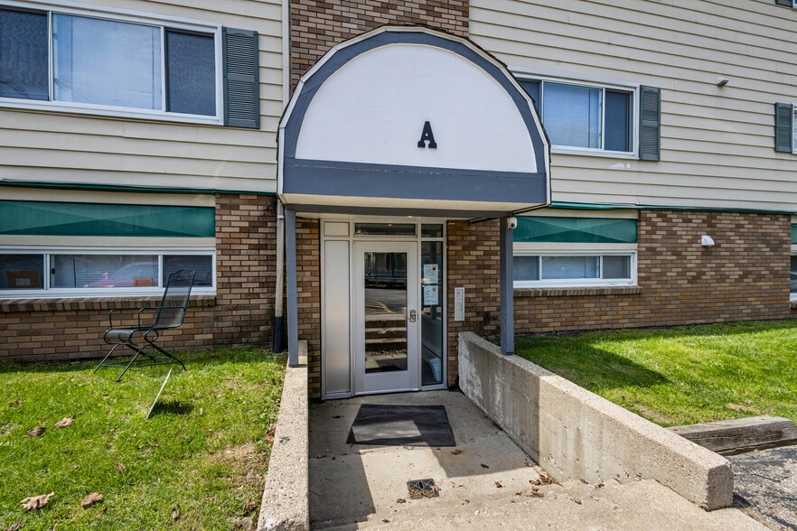 More Photos Of 525 N Arlington St, Kalamazoo Apartments For Sale