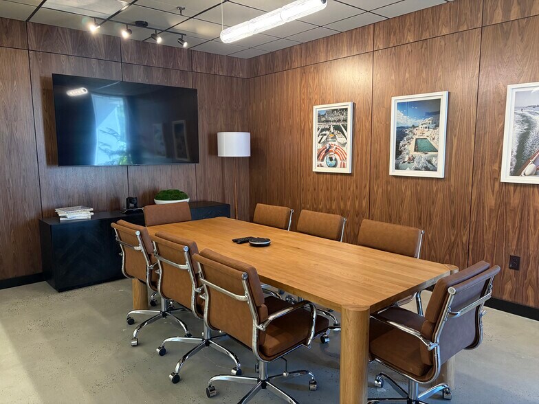 More Photos Of 900 Pressley Rd, Charlotte Warehouse For Lease