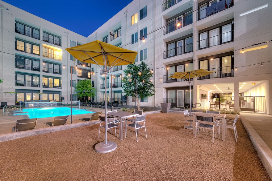 More Photos Of 110 W Cityline Dr, Richardson Apartments For Lease