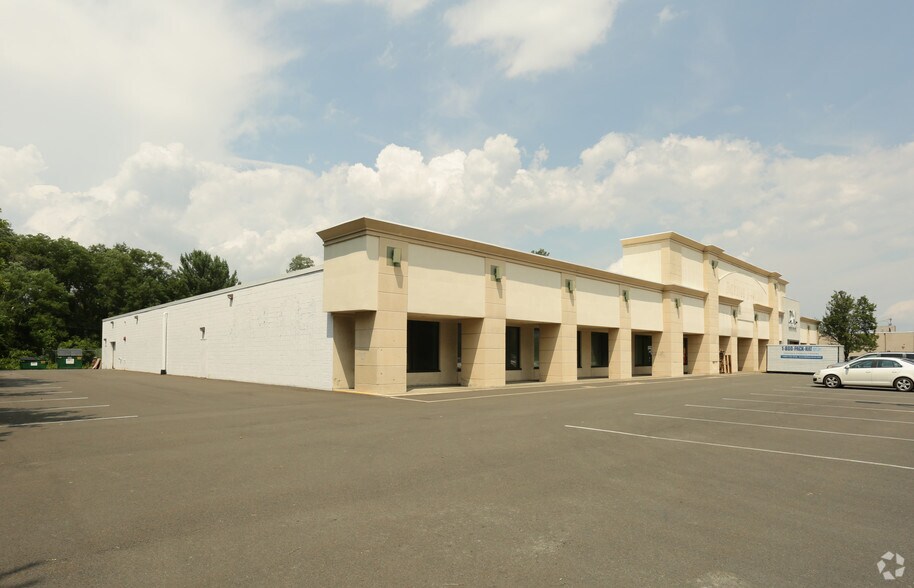 More Photos Of 20 Wolf Rd, Albany Freestanding For Lease