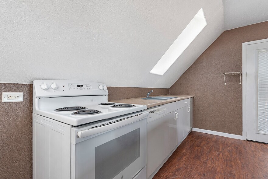 More Photos Of 10 W Sprague St, Echo Flex For Sale