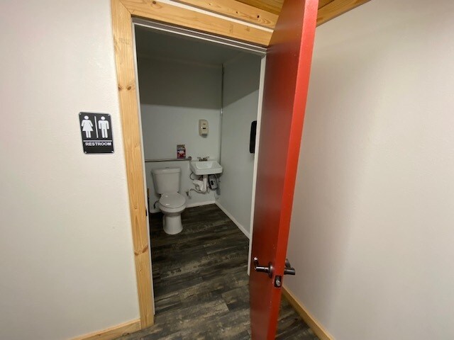 More Photos Of 106 W Grove St, Kaufman Freestanding For Lease